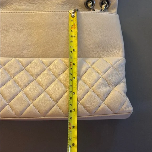 Chanel Authentic Hamptons Foldover Flap Bag Quilted Calfskin Tan Cream - Picture 14 of 14